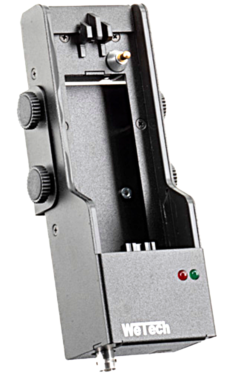 Vehicle Charger for the Motorola MXP600 with antenna connector, 12-24 VDC.